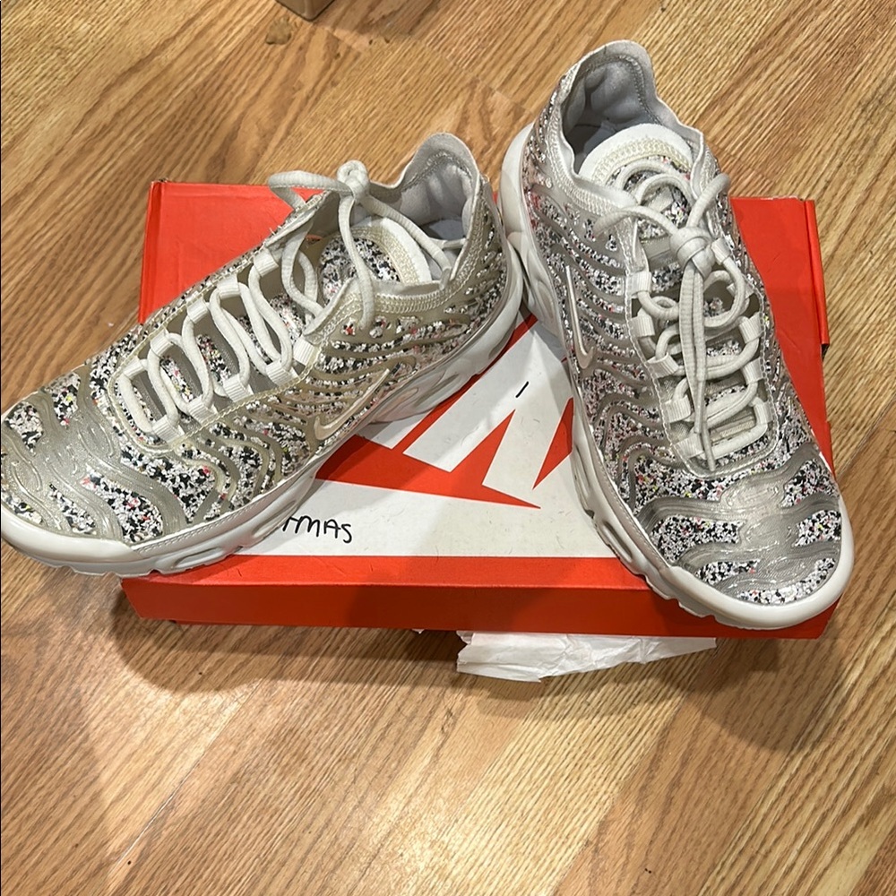 Women's Nike Air Max Plus Athletic Fashion AR0970 002 sz 8